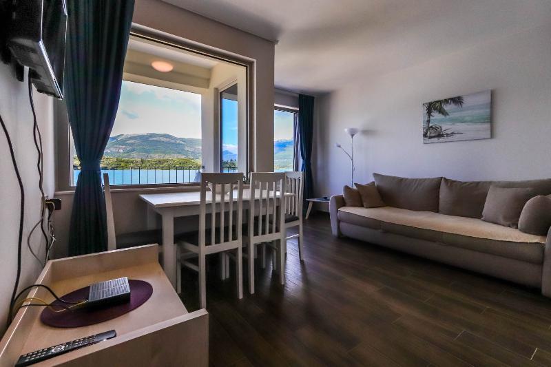 Apartments Maestral Tivat Eksteriør bilde